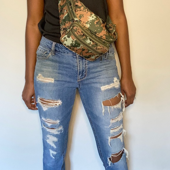 Distressed denim jeans - Picture 10 of 13